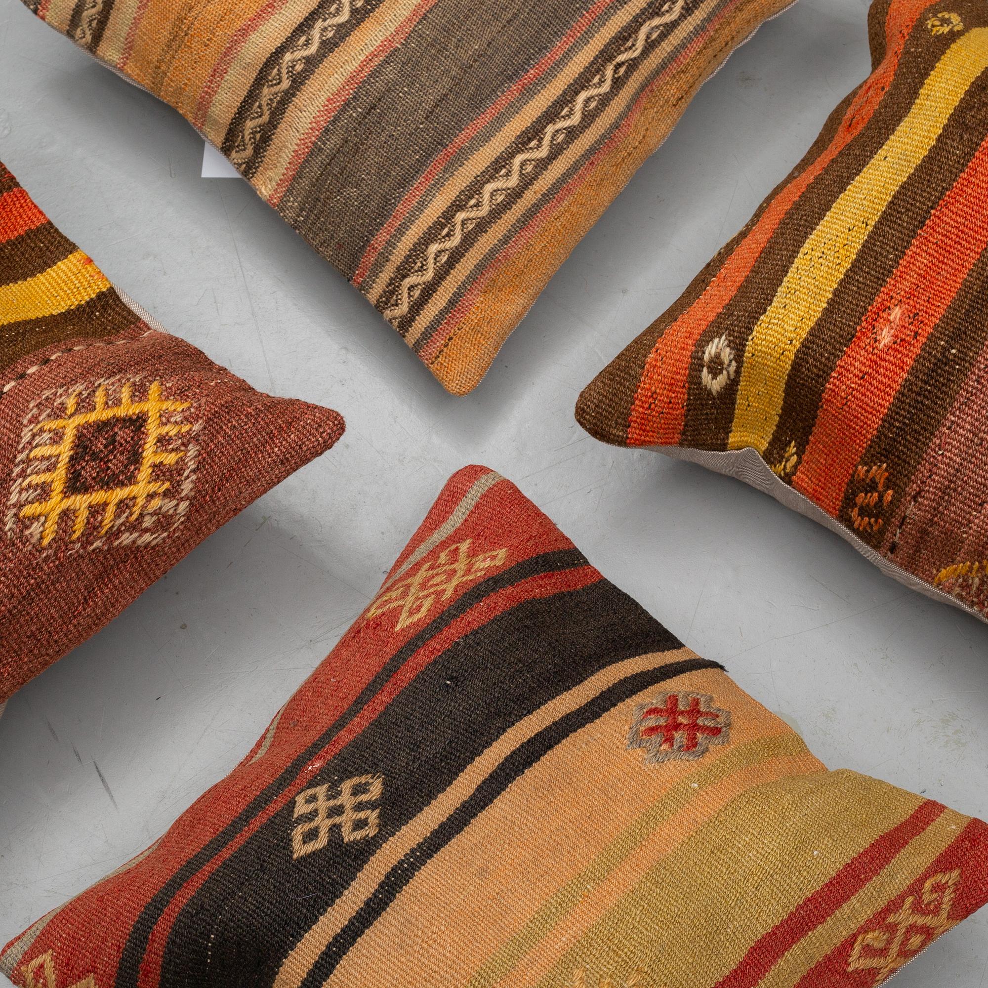 Six kilim cushions, approx, Ca 40 x 40 cm.