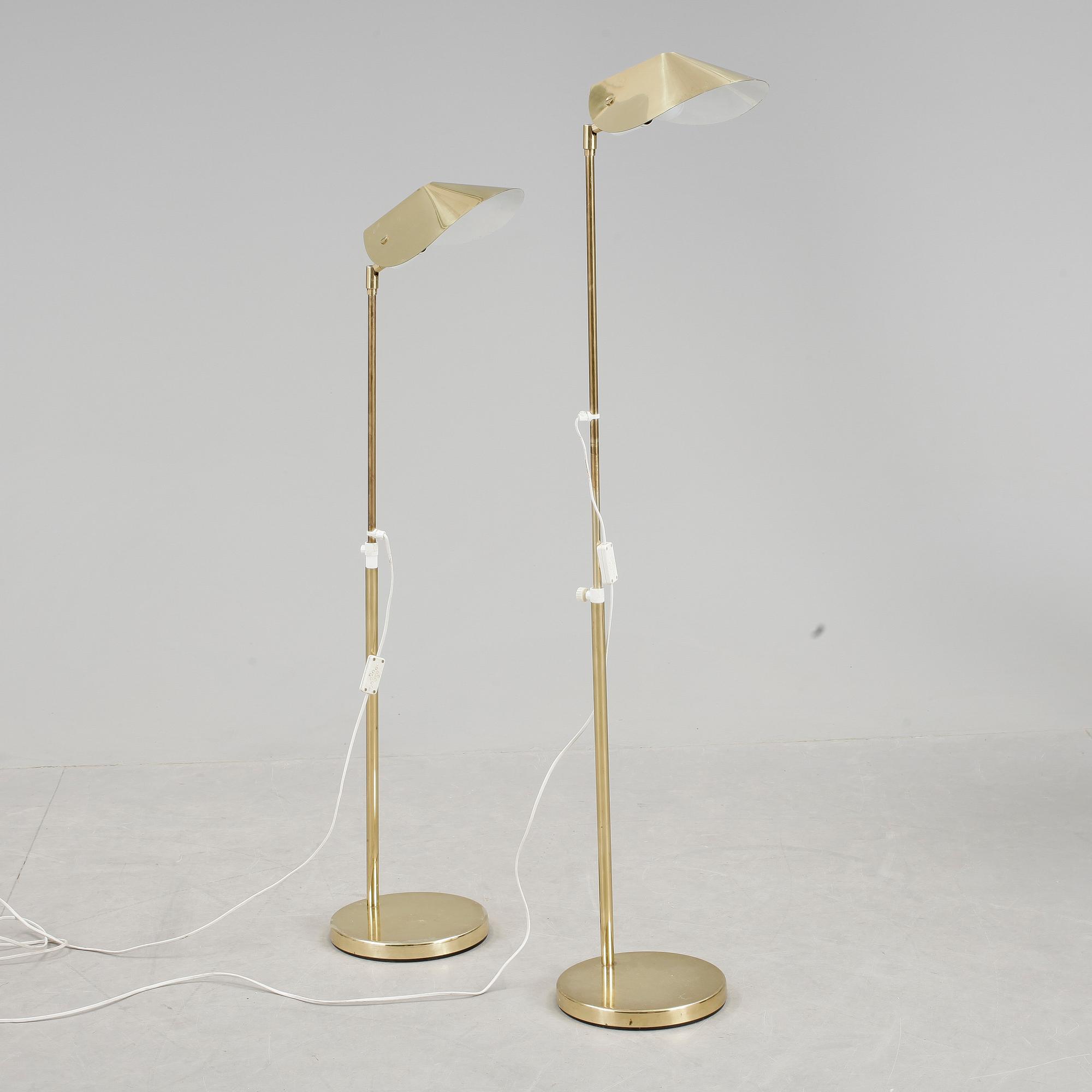 GOLVLAMPOR, ett par, mässing, sannolikt Aneta, 1900-talets andra hälft.