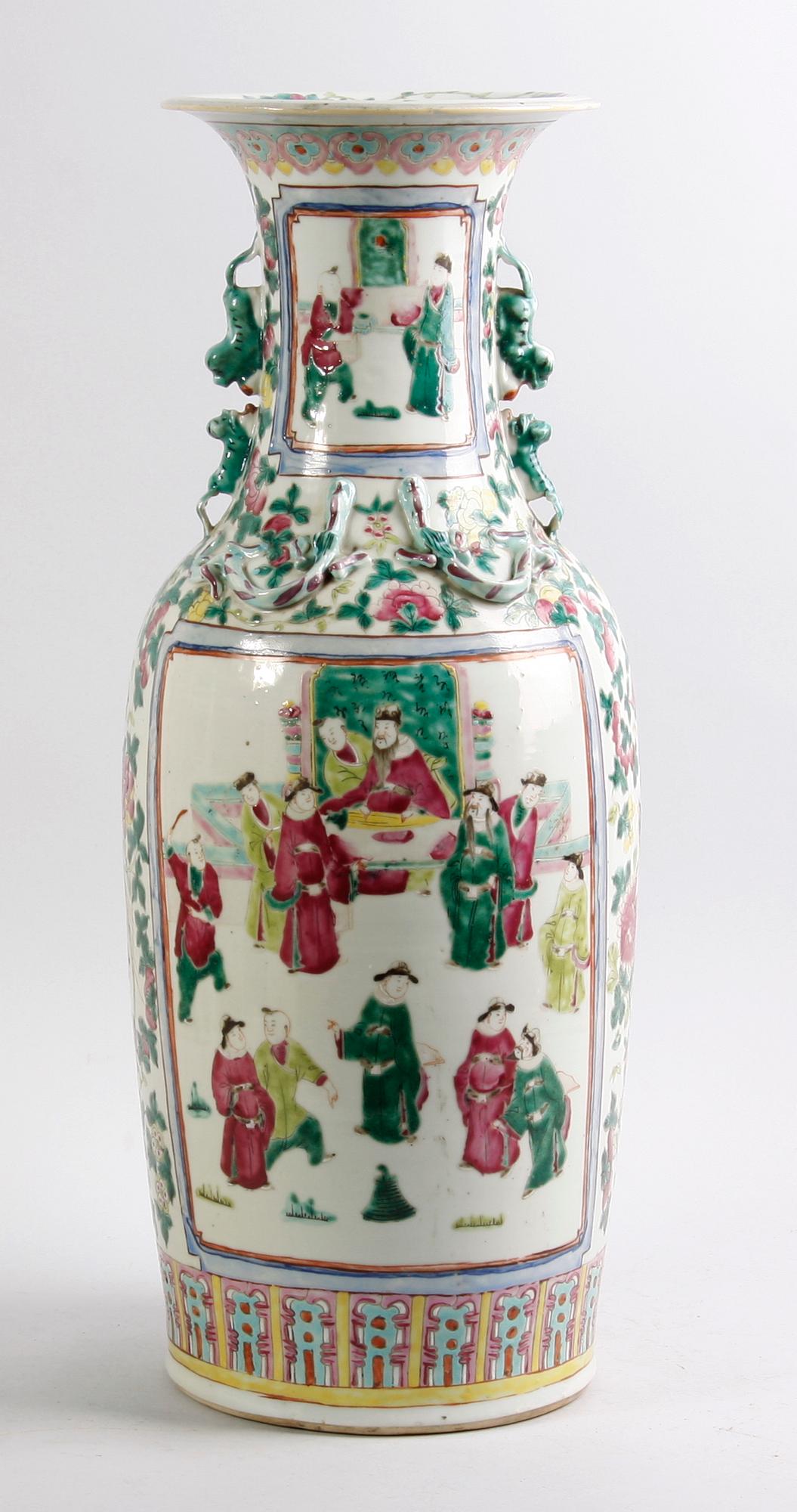 GOLVVAS, porslin, Kina. 1900-talets första hälft.