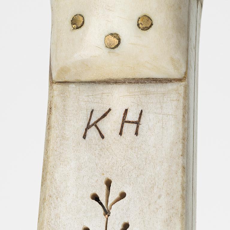 Knivar 4 st, oidentifierade slöjdare, samt en kåsa av Bengt Olav Unga.