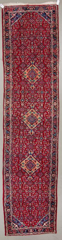 MATTA, orientalisk galleri. Ca 417x93 cm.