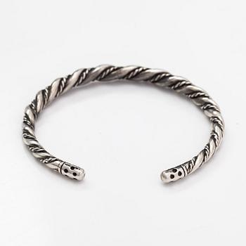 Halsband, ring och armband, silver. Helsingfors 1980-90-tal.