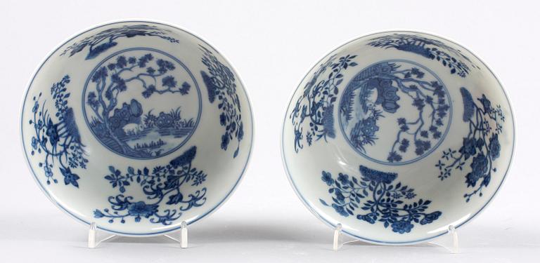 SKÅLAR, ett par, porslin, Kina, 1900-tal.