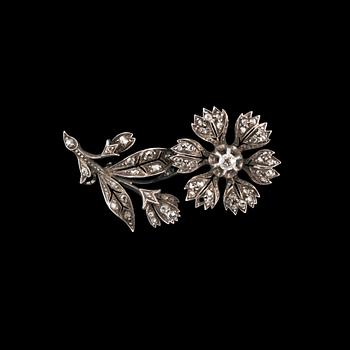 393. Collier, antik- och rosenslipade diamanter ca 1.13 ct. infattade i silver på 18K guldbotten. Vikt ca 8 g.