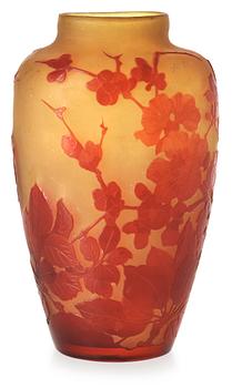 918. An Emile Gallé Art Nouveau cameo glass vase, Nancy, France.
