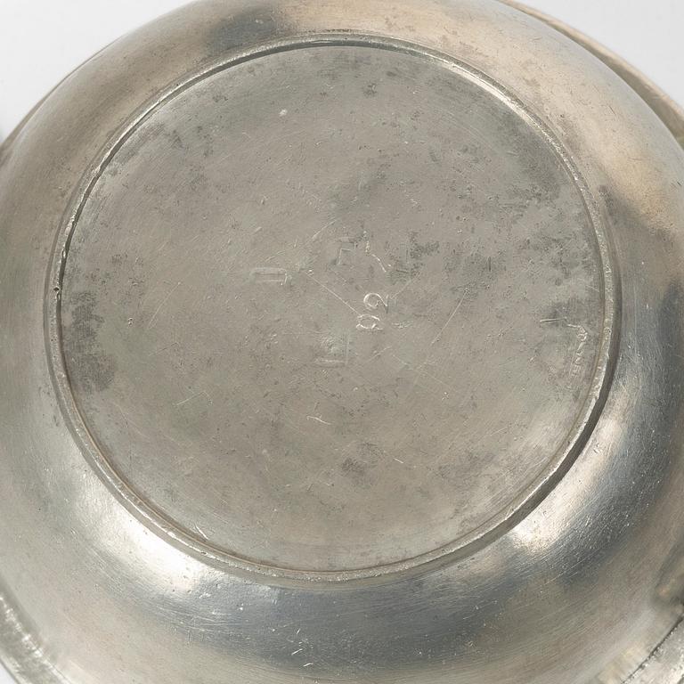 Bowls/ladles, 9 pcs, various masters.