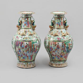 VASER, ett par, porslin, Kina, sent 1800-tal.