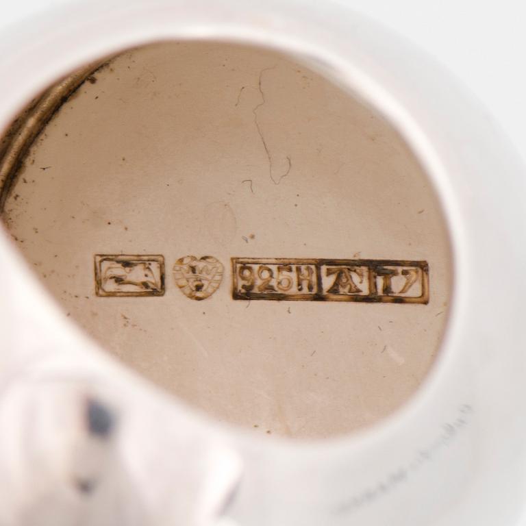 PEKKA PIEKÄINEN, SORMUS, rodoniitti, hopeaa. Auran Kultaseppä, Turku 1972.