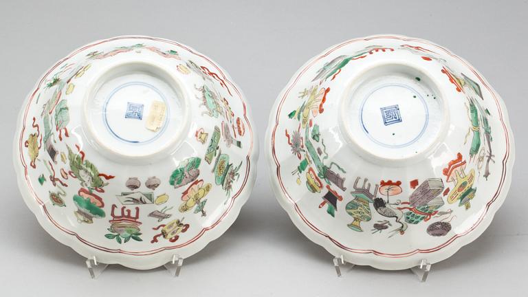 SKÅLAR, ett par, porslin, Kina, Qing dynastin, Kangxi (1662-1722).