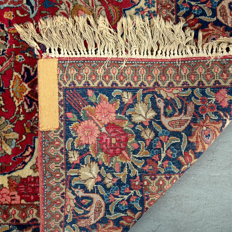 A semiantique Kashan carpet ca 206x138 cm.