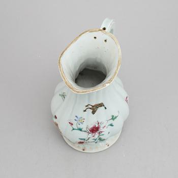 A Chinese famille rose porcelain ewer, Qing dynasty, Qianlong (1736-1795).