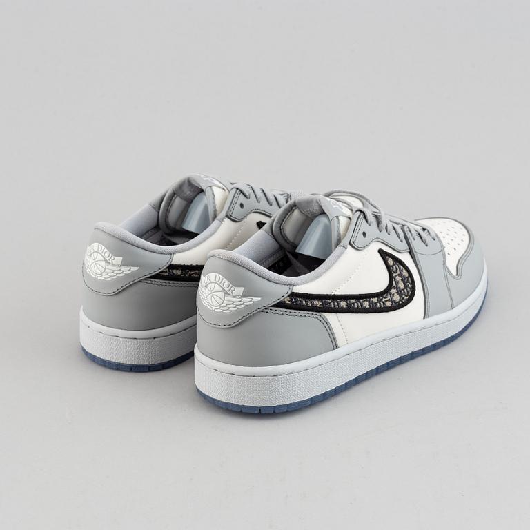 CHRISTIAN DIOR, sneakers, "Dior x Air Jordan 1 Low", US size 9, 2020, limited edition.