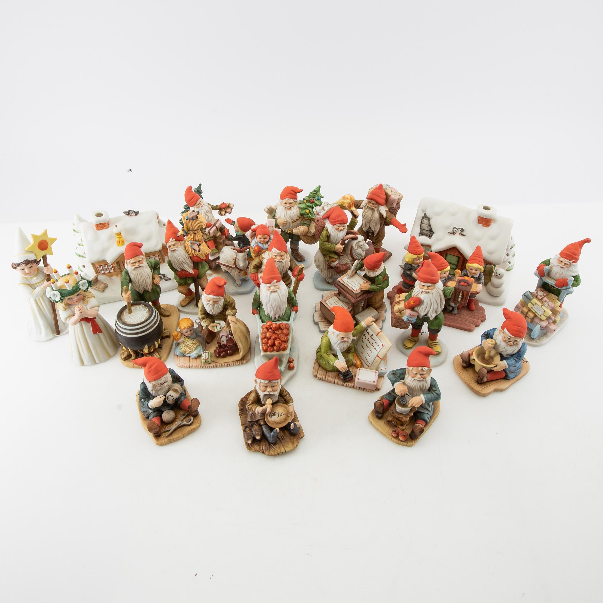 Jenny Nyström, efter, figuriner, 20 st + 2 st, Kalmar Läns Museum.