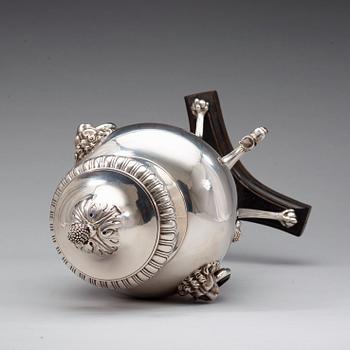 A Swedish 18th century silver tea-urn, Pehr Zethelius, Stockholm 1798.