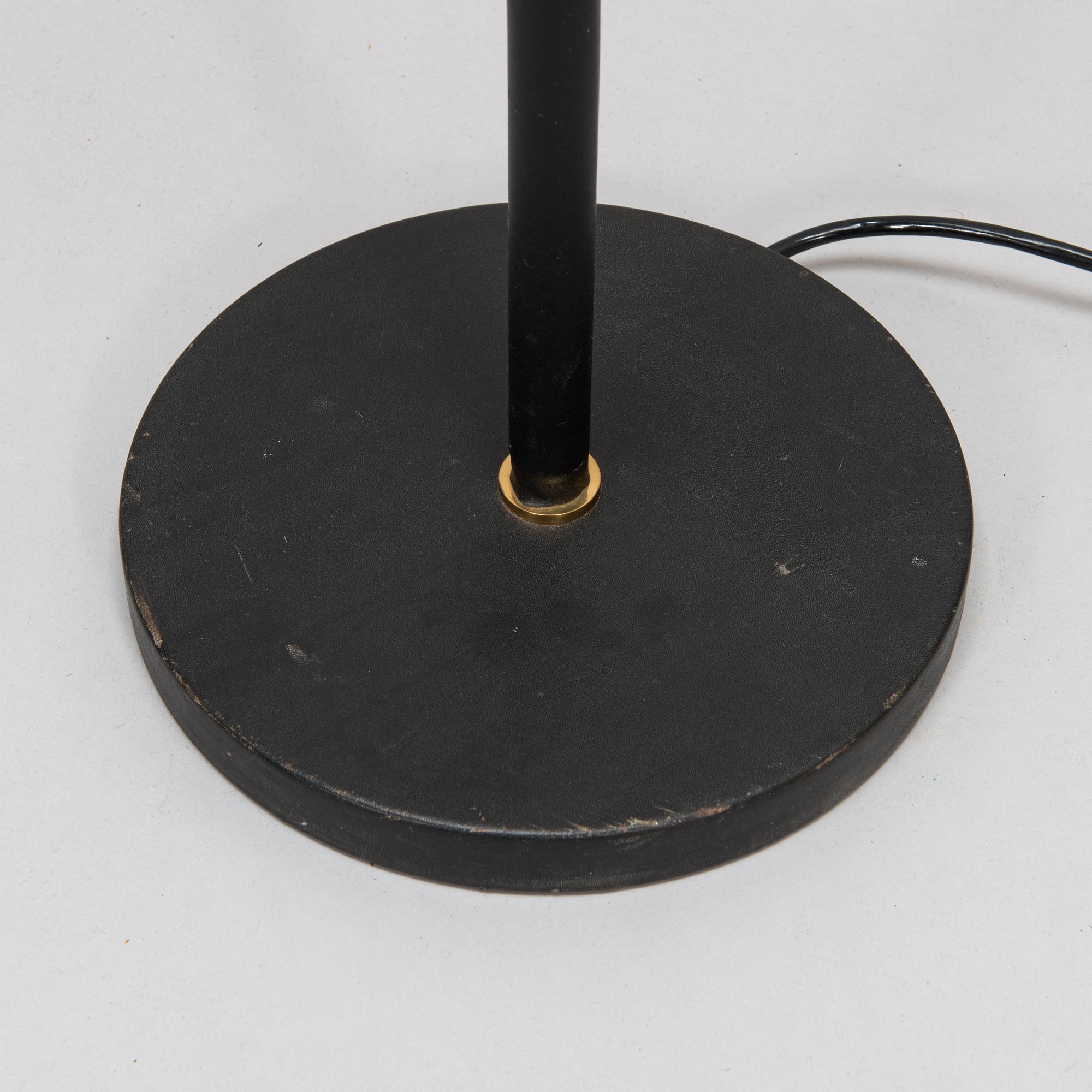 Alvar Aalto, lattiavalaisin, malli A 805, Valaisinpaja 1900-luvun loppu.