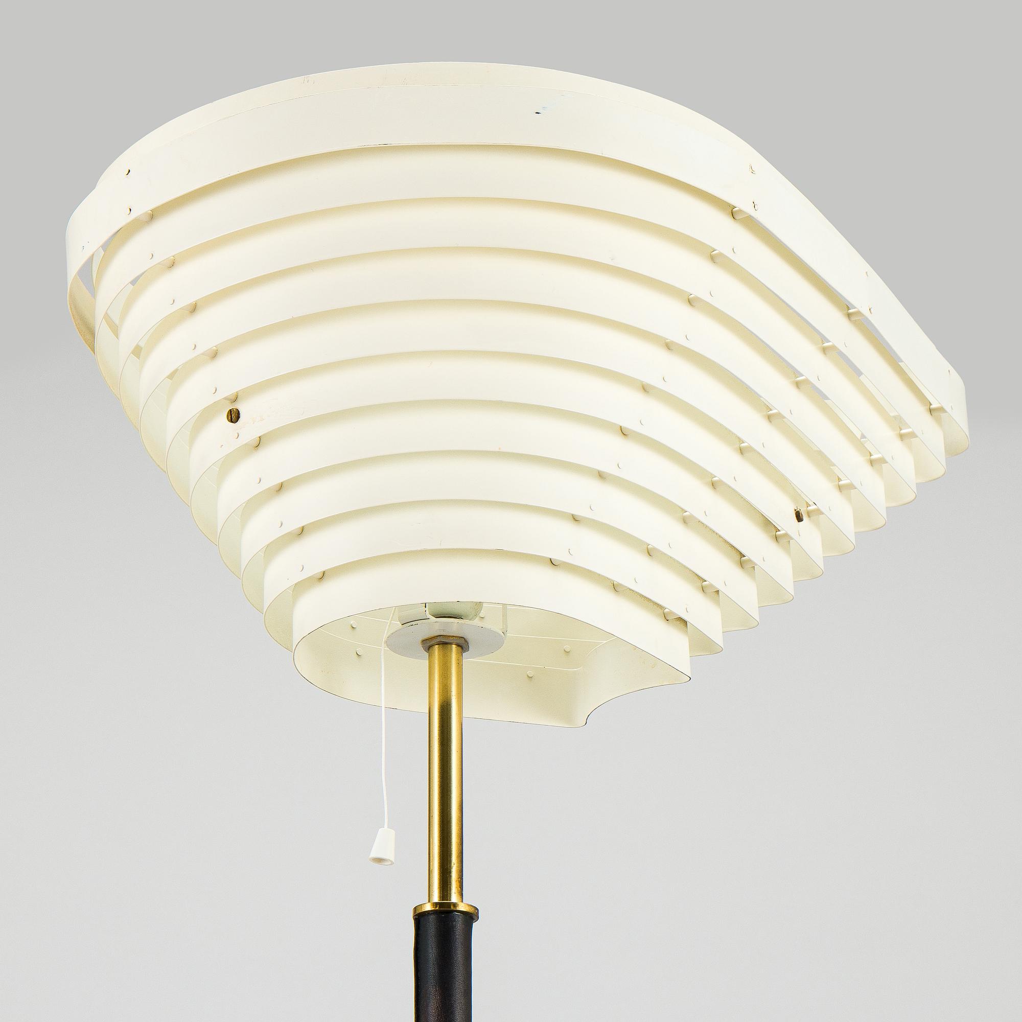 Alvar Aalto, 'Angel wing' model A 805 floor light manufactured by Valaisinpaja Oy, end of 20th century.