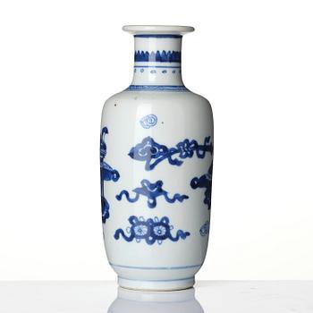 A blue and white roleau vase, Qing dynasty, Kangxi (1662-1722).