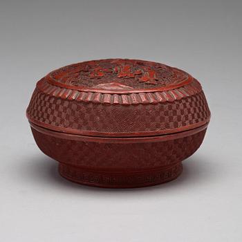 A lacquer box with cover, Qing dynasty, circa 1800.