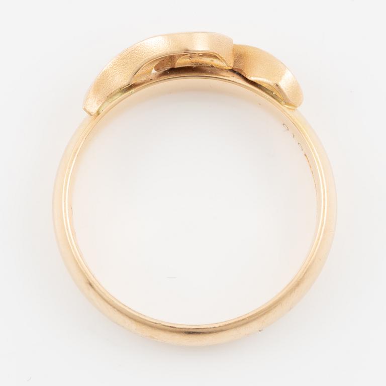 Ring 18K gold with brilliant-cut diamond.