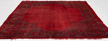 An antique Ushak carpet, West Anatolia, approx. 327 x 250.