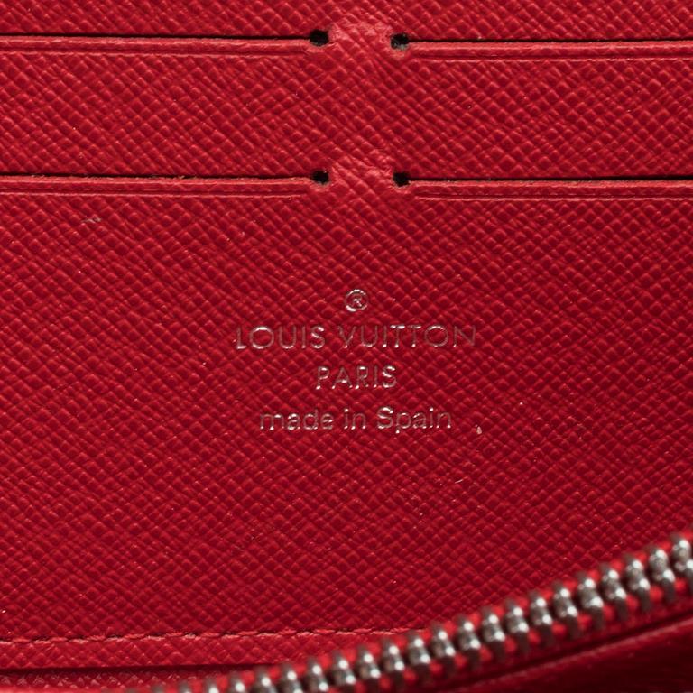 A Louis Vuitton zippy wallet.
