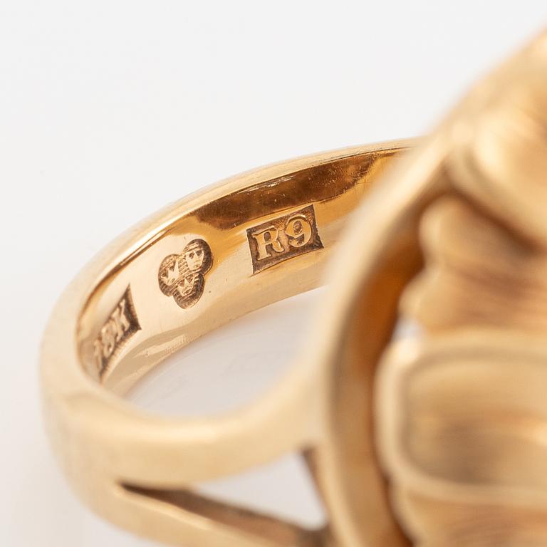 Ring, Hans Scherlund, 18K gold with white and blue stones.