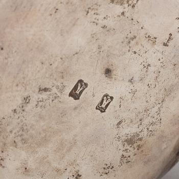 Dryckeskanna, silver, dubbelslagen fantasistämpel, 1800-tal. Barock-stil.