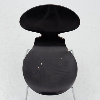 Arne Jacobsen, stolar, ett par, "Myran", Fritz Hansen, Danmark, 1973.