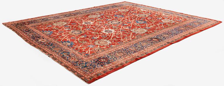 An antique Ziegler carpet, Sultanabad area. c. 401 x 337.5 cm.