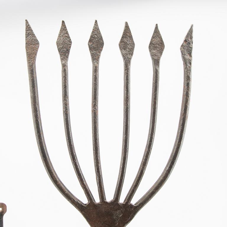 En samling ljuster 14 st 18/1900-tal gjutjärn.