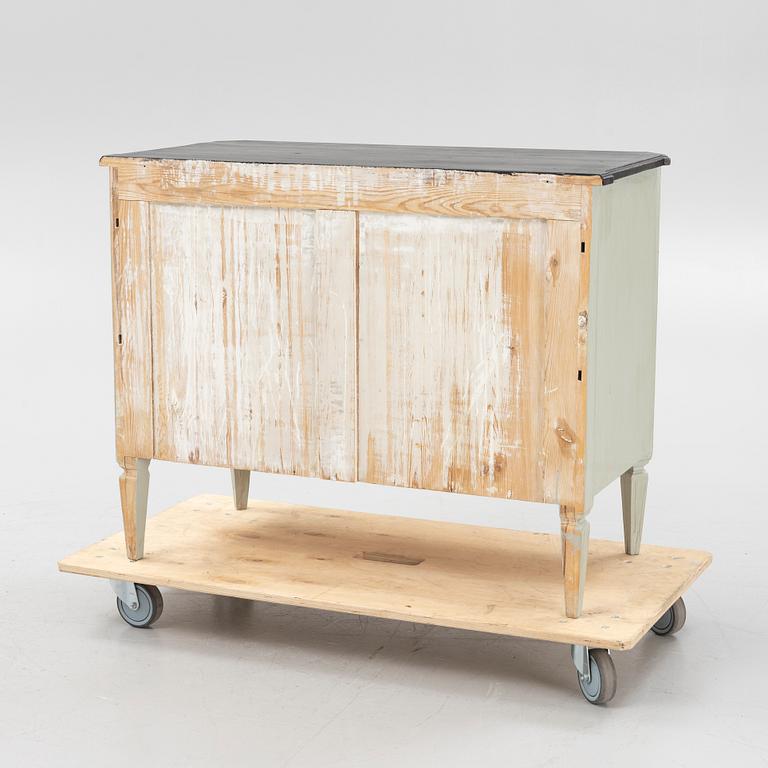 A painted Gustavian style chest of drawers, early 20th Century.