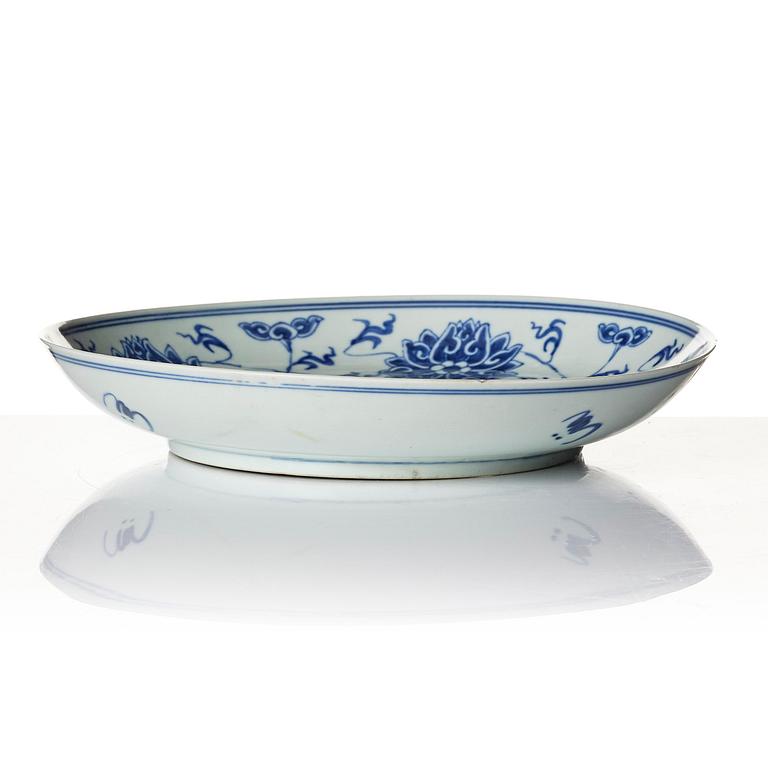 Fat, porslin. Qingdynastin, 1800-tal med märke.