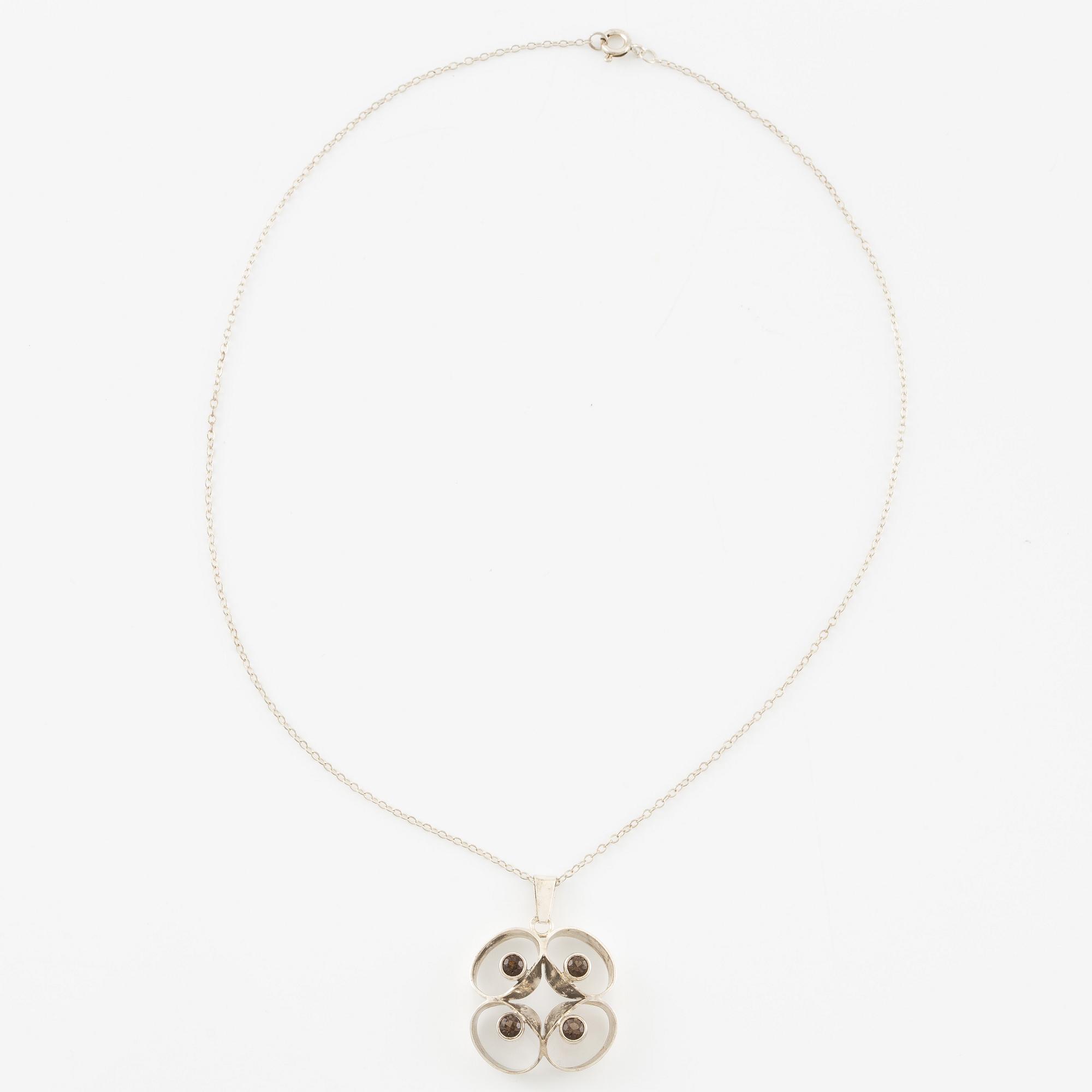 Collier, silver med rökkvarts, Kultasepät Salovaara, Finland.