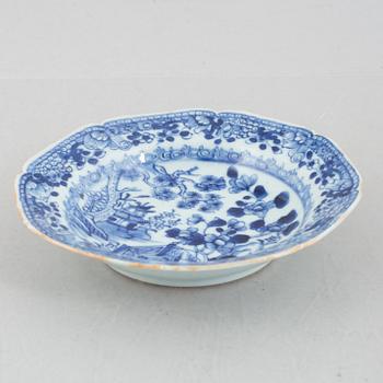 A matching set of twelve blue and white small plates, China, Qianlong (1736-95).