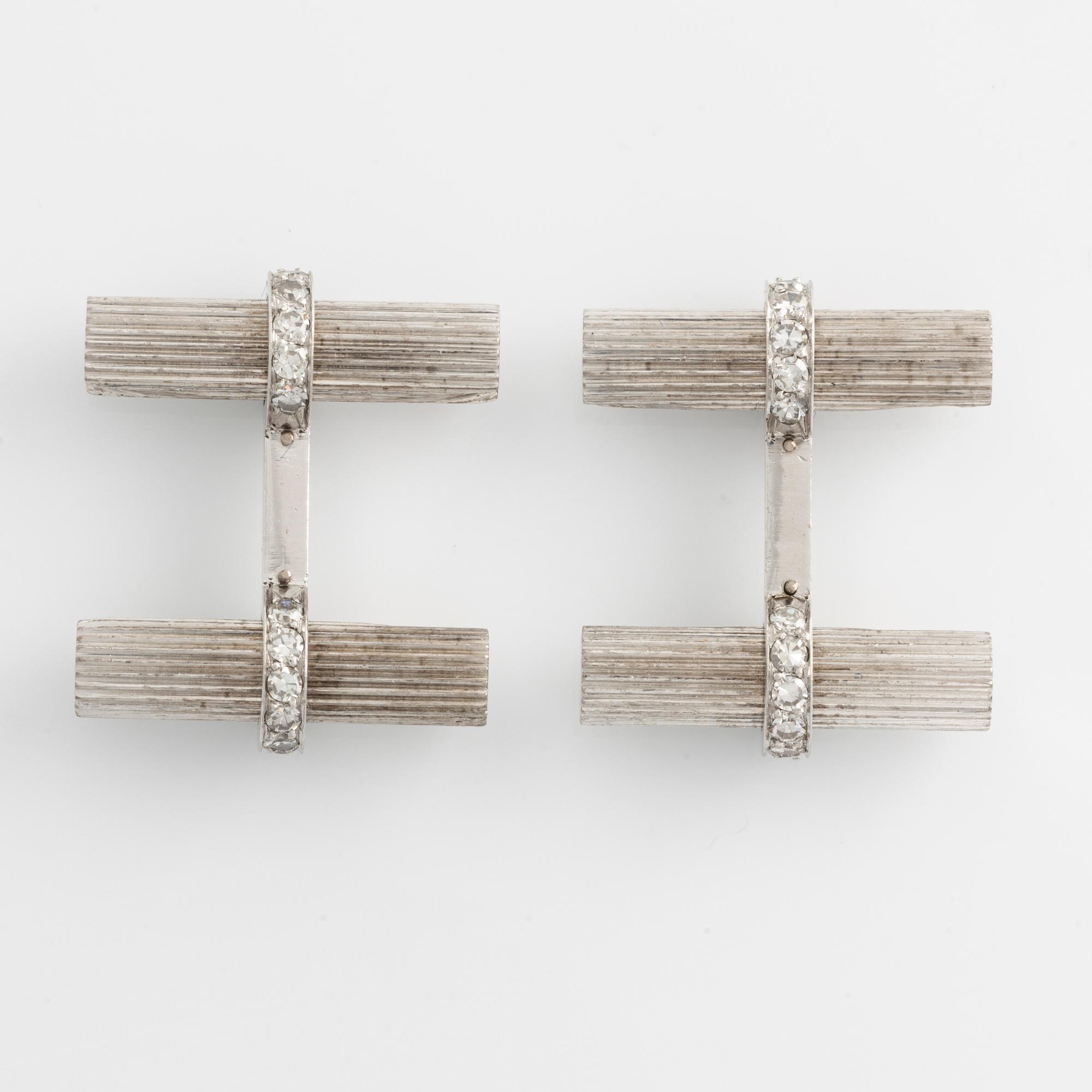 A pair of cufflinks in 18K white gold with eight-cut diamonds.