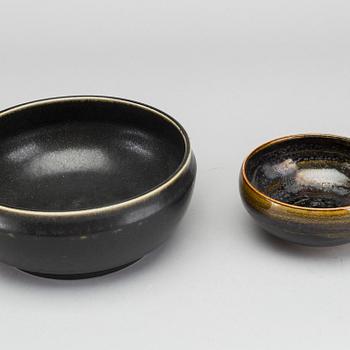 CARL-HARRY STÅLHANE, a set of two stoneware bowls later part of the 20th century.