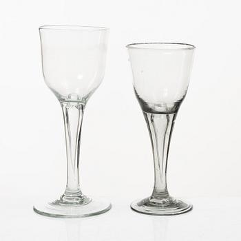 Starkvinsglas, 2 st, snarlika, 1700-tal.