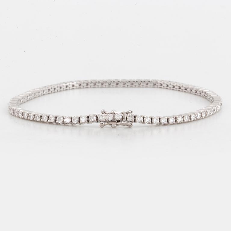A circa 2,56 ct brilliant-cut diamond tennis bracelet.
