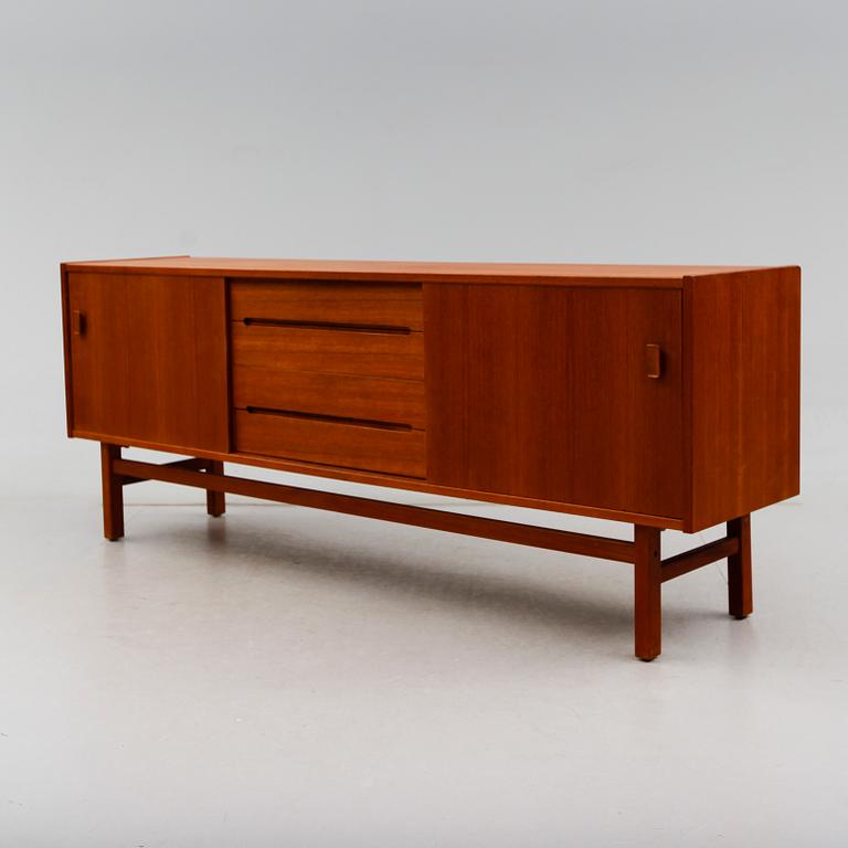 SIDEBOARD, "Arild", Nils Jonsson, Troeds, 1900-talets andra hälft.