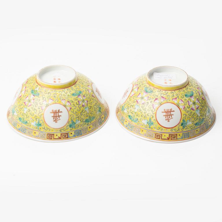 Skålar, två stycken. Kina, tidigt 1900-tal med Guangxus märke.