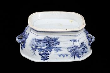 TERRIN, porslin, Jiaqing, Kina omkring år 1800.