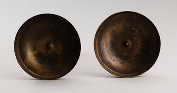 LJUSSTAKAR, 1 par, empire, förgylld och patinerad brons, 1800-talets första hälft.