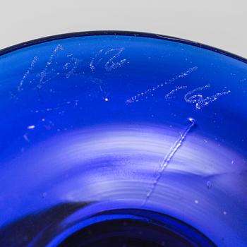 ERIK HÖGLUND, 9 ps of glass, signed.