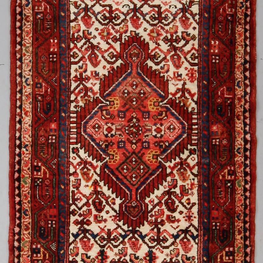 MATTA, Hamadan, ca 320 x 81 cm.