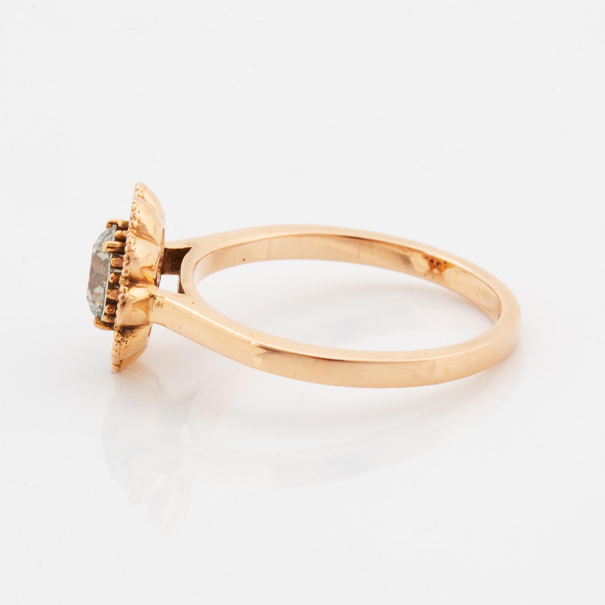 Ring, med färgbehandlad ljusgrön briljantslipad diamant och diamanter.