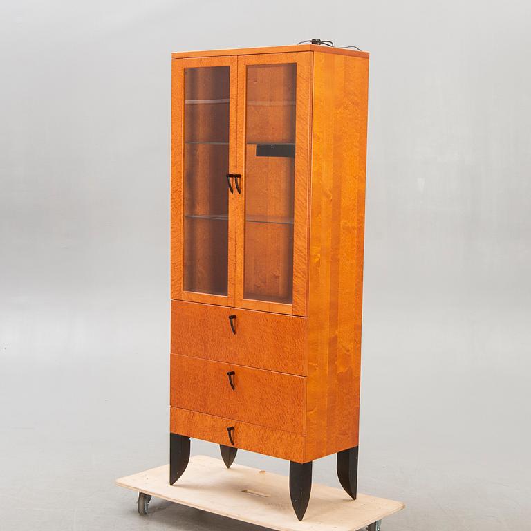 Rose Marie Elling, a Tintomara display cabinet Fröseke Form 1989.