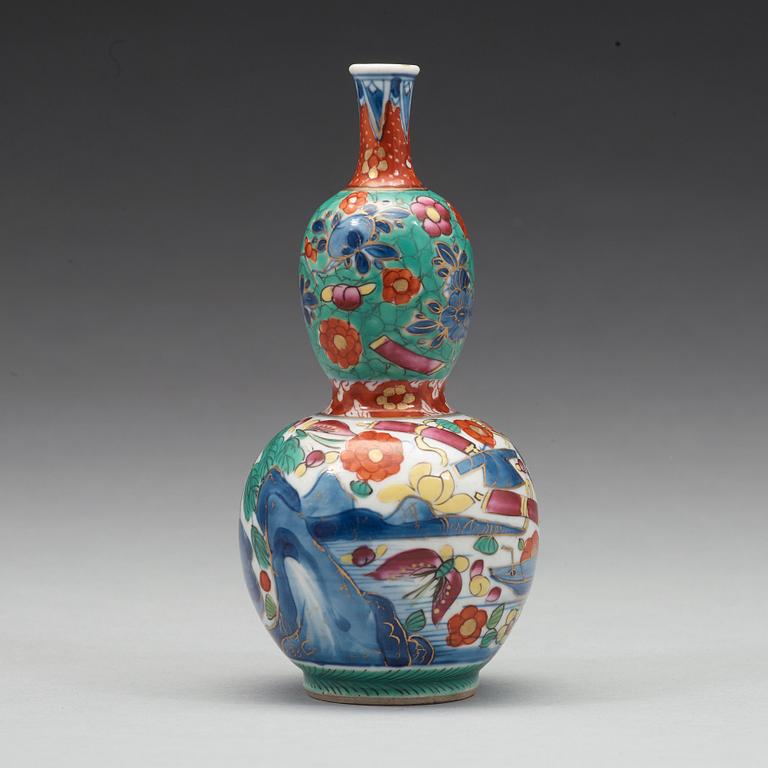 VAS, porslin. Qingdynastin, Kangxi (1662-1722).