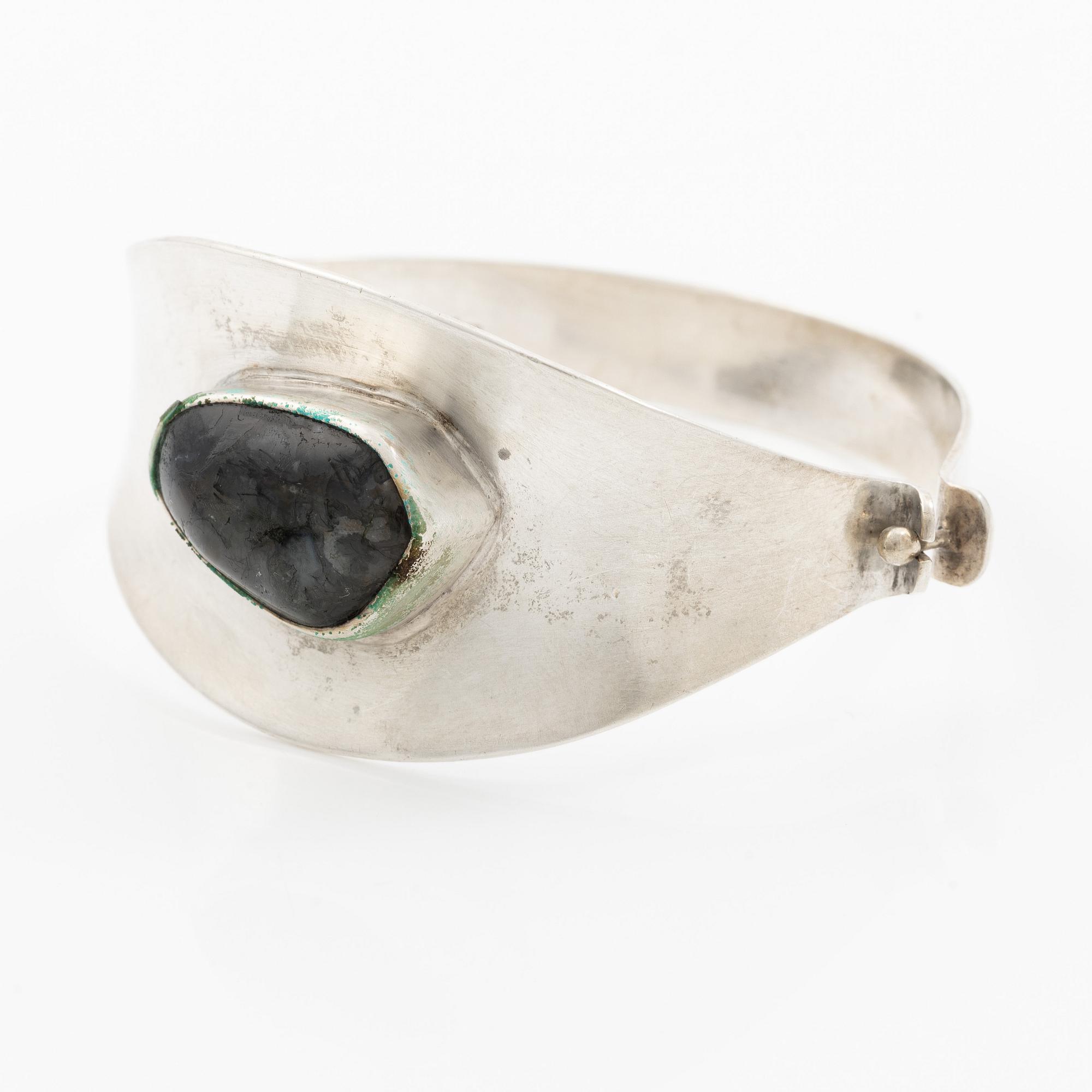 Bracelet silver with bluish stone possibly quartz, GK, Stockholm 1961.