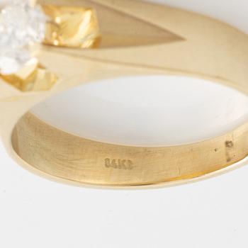 Ring, gold with brilliant-cut diamond.