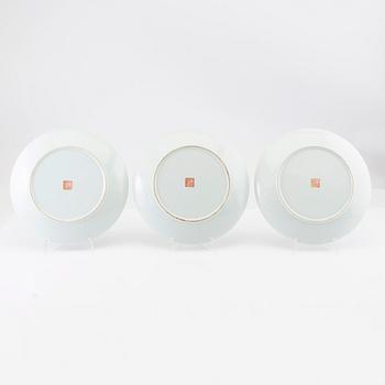 A set of three Chinese plates, late 20th century.